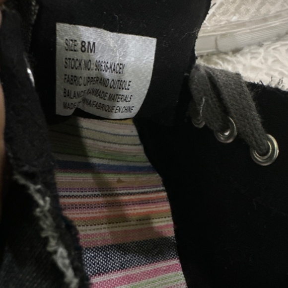 Maurices women’s black grey distressed lace up shoes size 8 - Picture 7 of 7